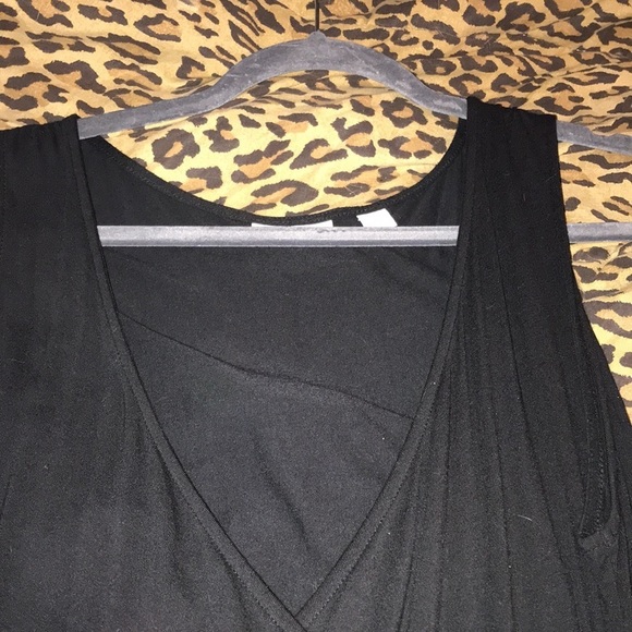 New York & Co medium -10 black sleeveless faux wrap w/ stretch & side shirring - Picture 9 of 12